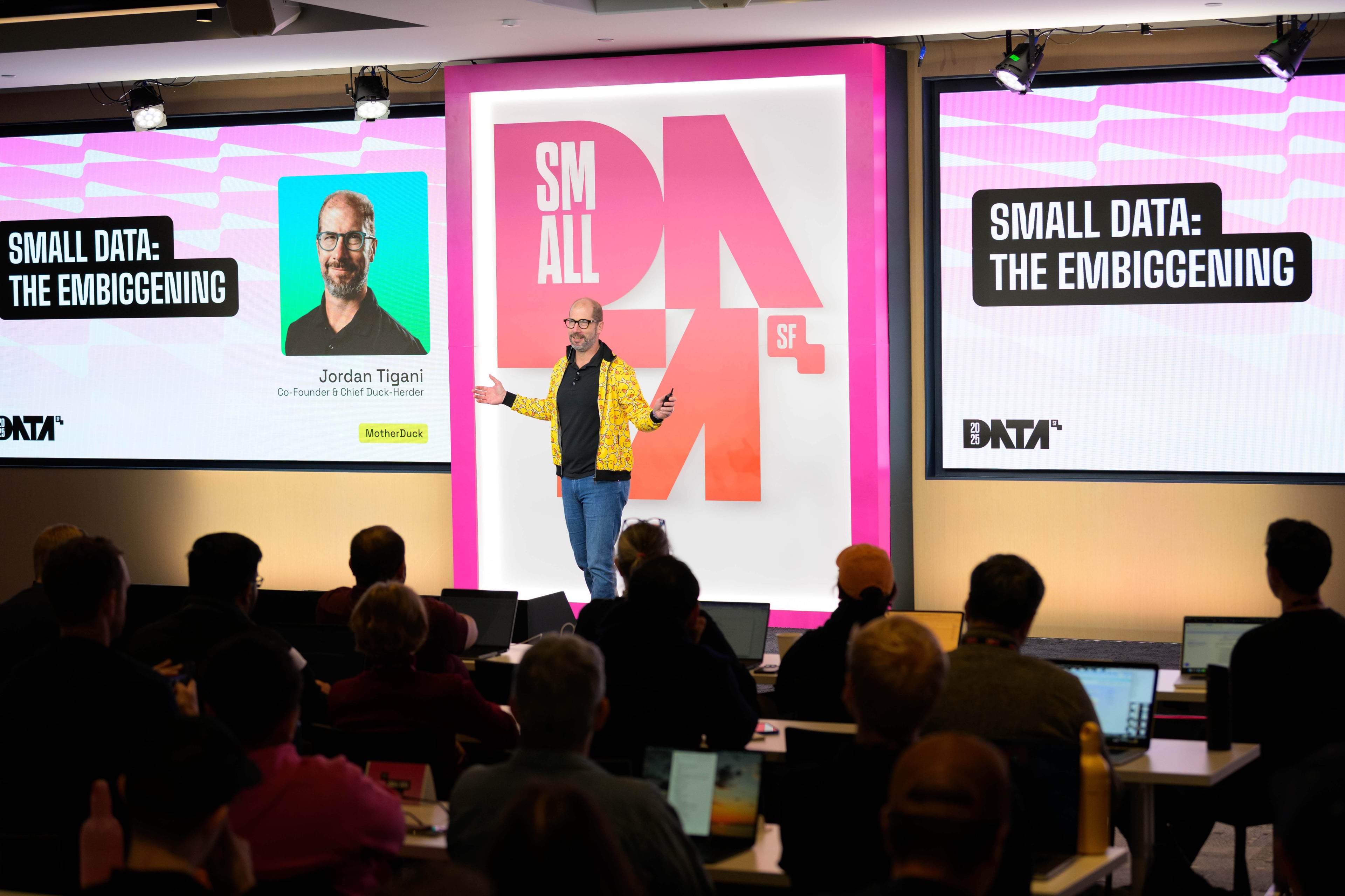 Small Data 2025 Photo 1-3