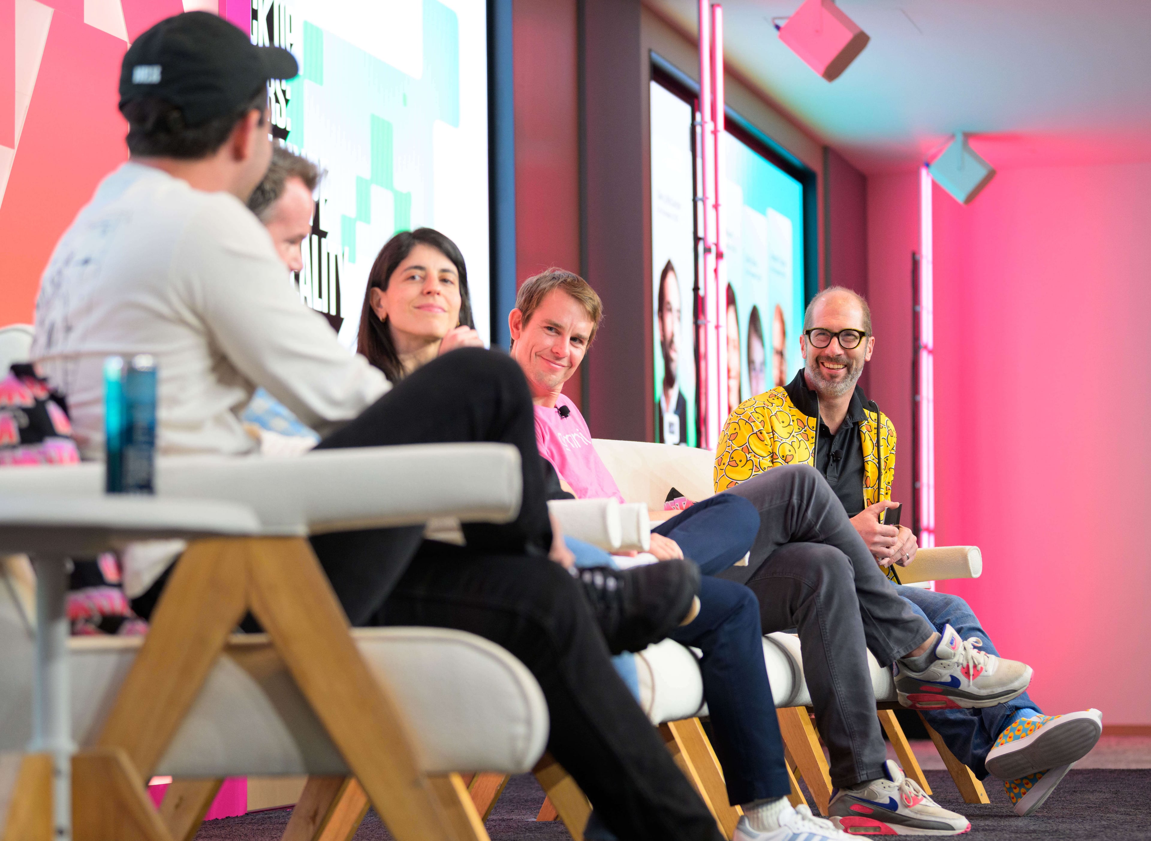 Small Data 2025 Photo 1-7